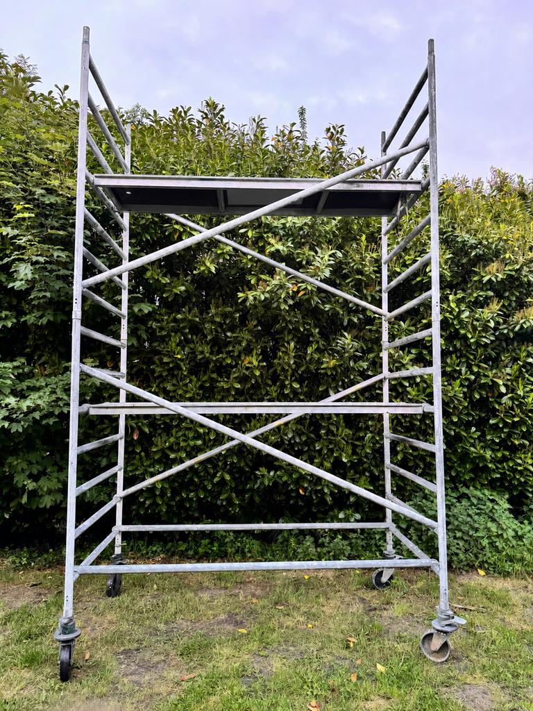 Te koop: Altrex Rolsteiger – steiger 130 cm breed, 4 m hoog, Ophalen, Gebruikt, Rolsteiger of Kamersteiger, 5 meter of hoger