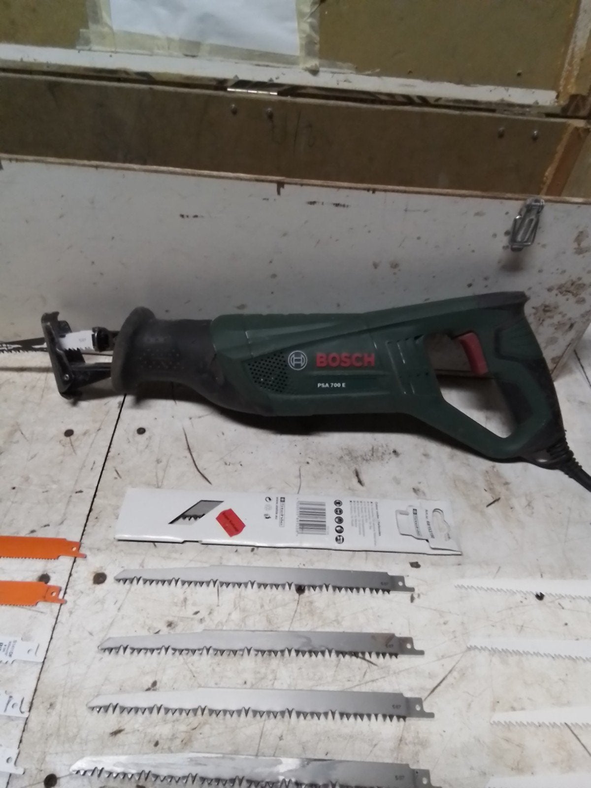 Bosch PSA reciprozaag PSA 700e met diverse zaagbladen, Gebruikt, 70 mm of meer, 600 tot 1200 watt, Ophalen of Verzenden