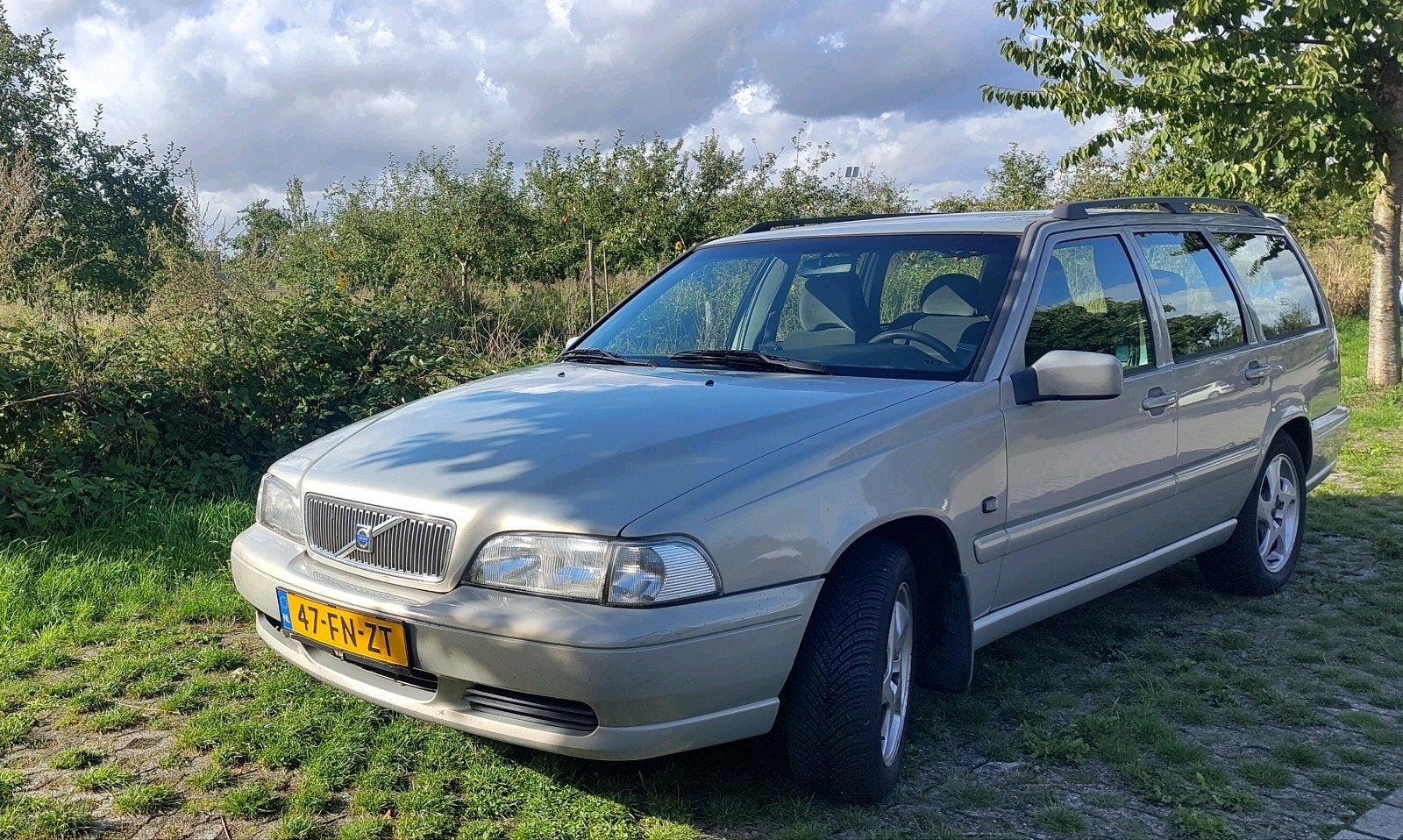 Volvo V70 2.4 140PK nieuwe Apk + distributieriem, Voorwielaandrijving, Stof, 1436 kg, Stationwagon