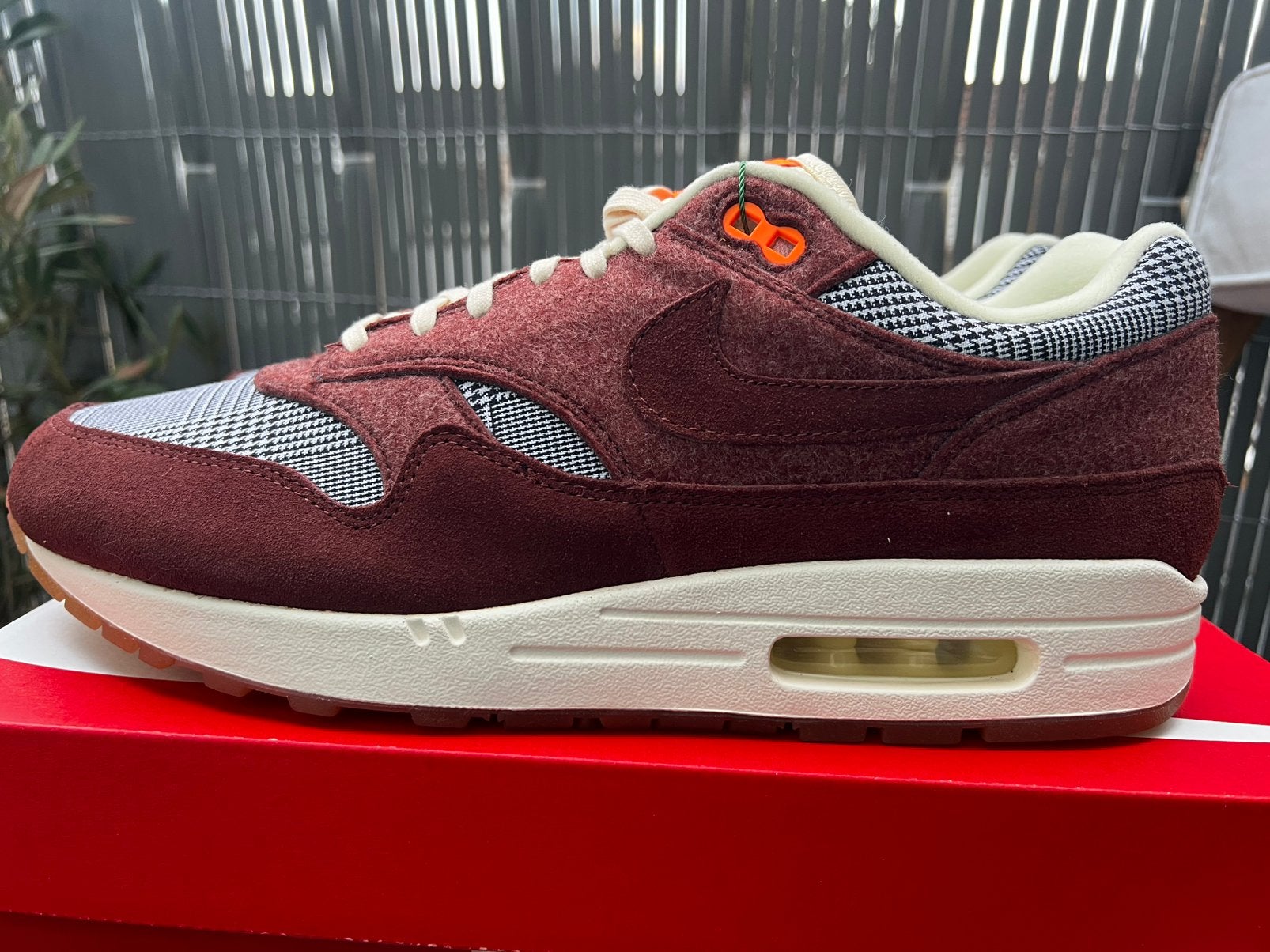 Nike Air Max 1 “Houndstooth” 45,5, Kleding | Heren, Schoenen, Ophalen of Verzenden, Nieuw, Overige kleuren