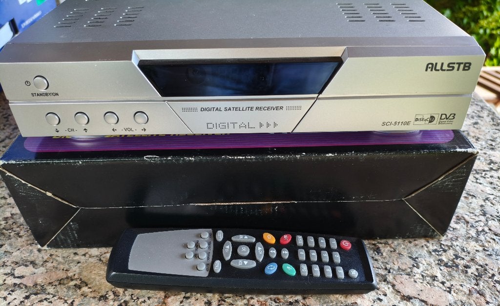 Digitall world SCI-5110E digitale satellietontvanger, Ophalen of Verzenden, Zo goed als nieuw, Decoder