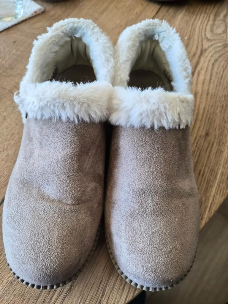 Dames pantoffels Skechers Archfit Dream,  Taupe, 36., Kleding | Dames, Schoenen, Ophalen of Verzenden, Zo goed als nieuw, Bruin