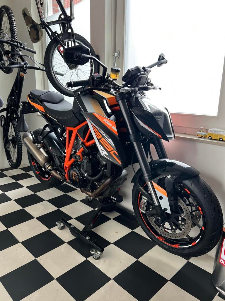 Ktm 1290 superduke R | 2015 | Akrapovic | topstaat, 2 cilinders, 1301 cc, Particulier, Meer dan 35 kW