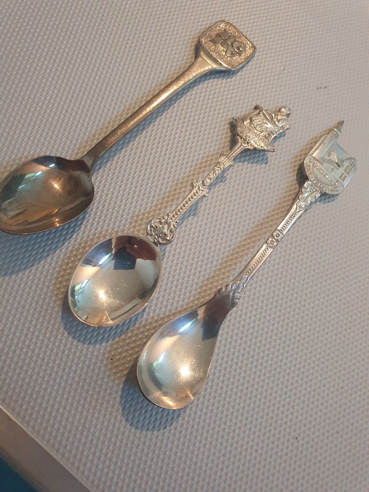 Set van 3 verzilverde souvenirlepels, Antiek en Kunst, Antiek | Bestek, Ophalen