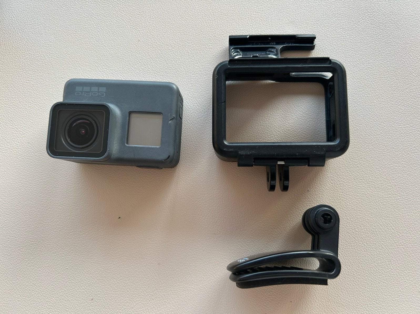 GoPro HERO5 Black (met Mounting Frame & Clip), Ophalen of Verzenden, Zo goed als nieuw, GoPro