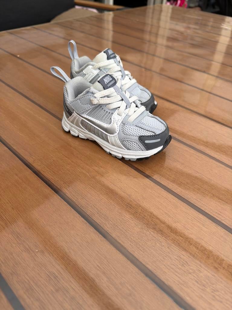 Nike Vomero sneakers voor kinderen - Maat 25, Hobby en Vrije tijd, Wargaming, Ophalen of Verzenden, Zo goed als nieuw, Overige soorten
