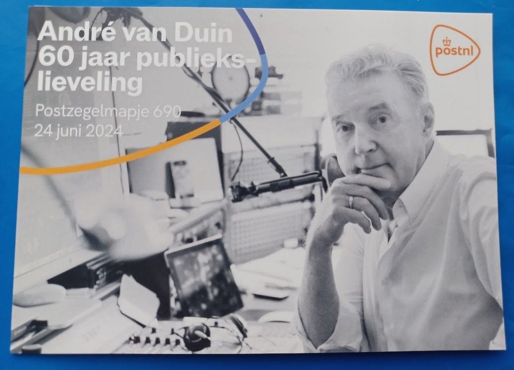 Postzegelmapje 690 André van Duin 60 jaar publiekslieveling, Postzegels en Munten, Postzegels | Nederland, Verzenden, Na 1940