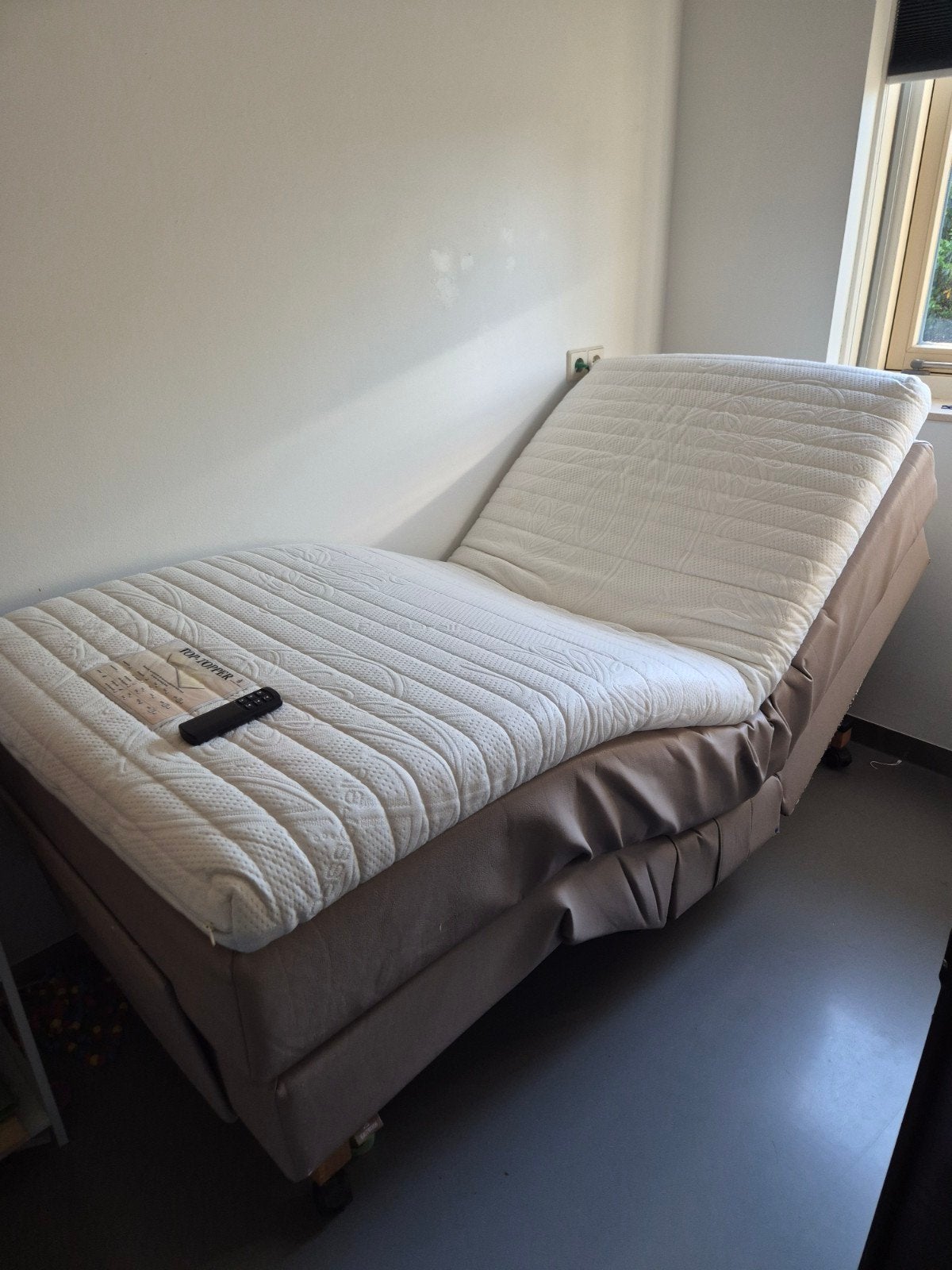 2M 1P boxspring met matras en topper Eastborn, Ophalen, 90 cm, Eenpersoons, Bruin