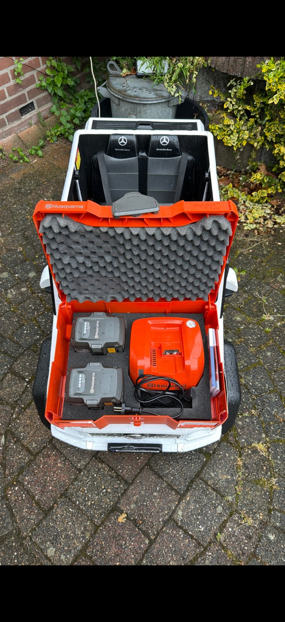 Husqvarna Accu-grasmaaier set met lader en 2 accu's, Ophalen, Cirkelmaaier, Accu-grasmaaier, Zo goed als nieuw