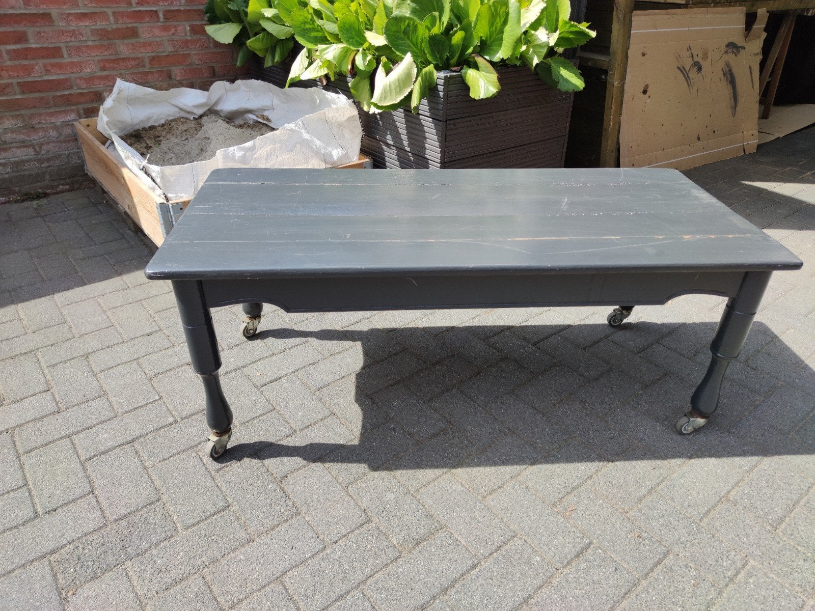 Massief eiken salontafel op wieltjes, antraciet (RAL 7021), Huis en Inrichting, Gebruikt, 100 tot 150 cm, Eikenhout, Rechthoekig