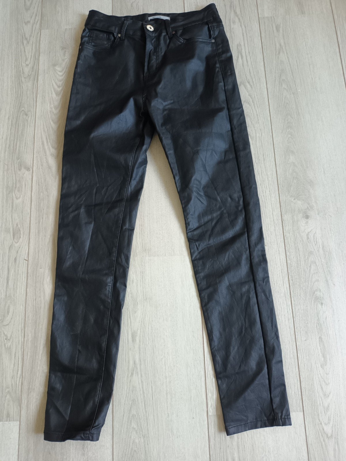 Goodies Jeans zwarte coated broek maat 40, Maat 38/40 (M), Zwart, Ophalen of Verzenden, Gedragen