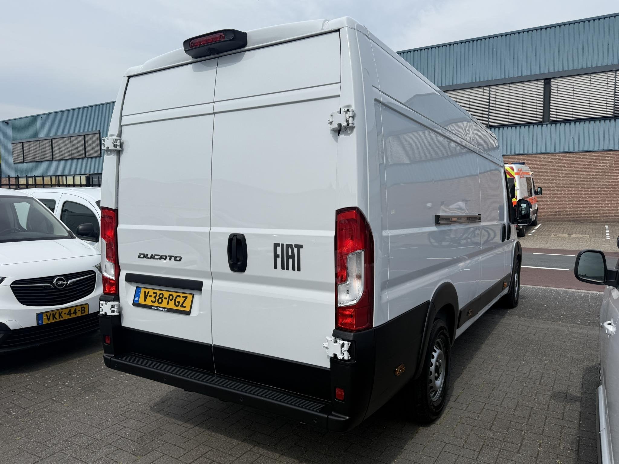 Fiat Ducato 2.2 MultiJet 180 S&S L4H2 3.5t Heavy AUTOMAAT CA, Auto's, Bestelauto's, Stof, Gebruikt, Euro 6, 4 cilinders