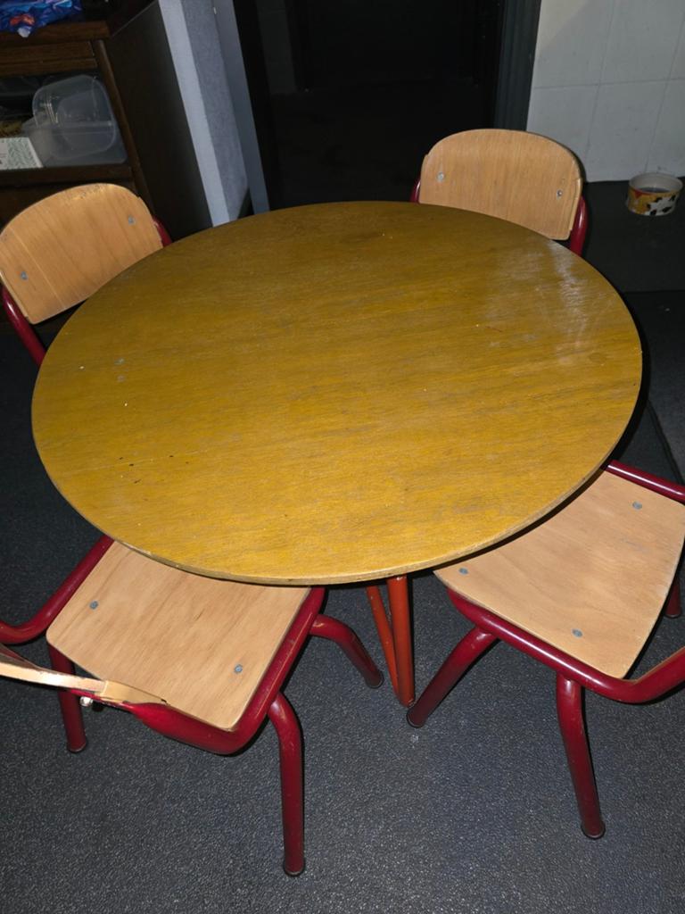 kinder tafel met stoeltjes vintage, Ophalen, Gebruikt, 100 tot 150 cm, Tot twee personen