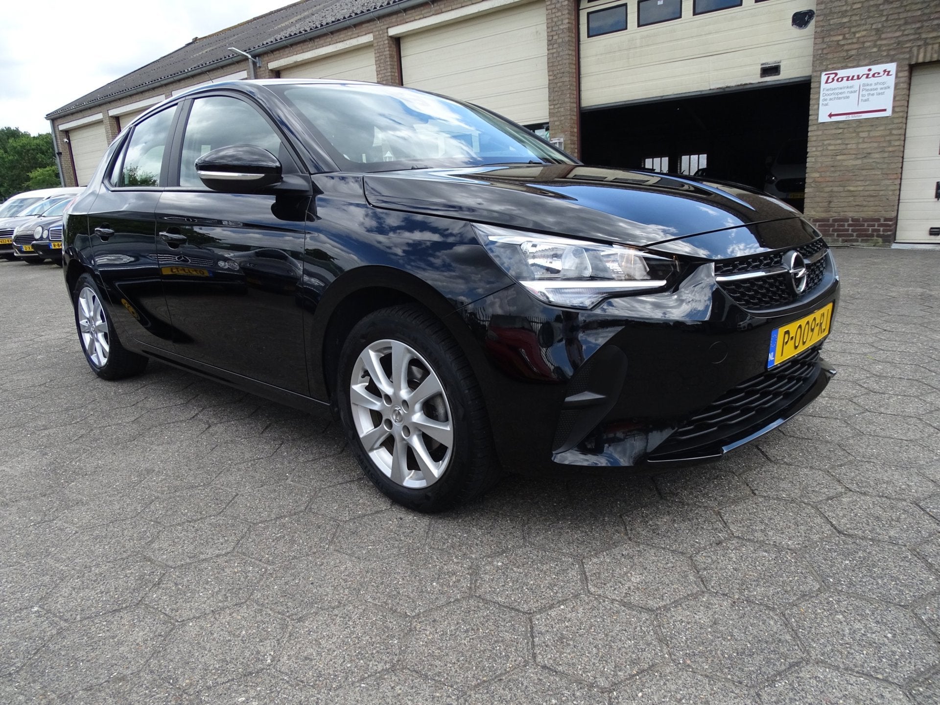 Opel Corsa 1.2 Edition AIRCO/LMV/CRUISE/APPLE CARPLAY/5 DEUR, Auto's, Voorwielaandrijving, Stof, 1199 cc, Zwart