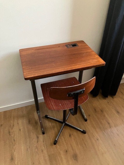 kinderburo, Ophalen, Gebruikt, Tafel(s) en Stoel(en)