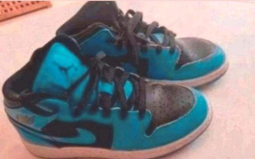 Jordan 1 Blauw/Zwart Maat 36, Kinderen en Baby's, Kinderkleding | Schoenen en Sokken, Ophalen of Verzenden, Zo goed als nieuw