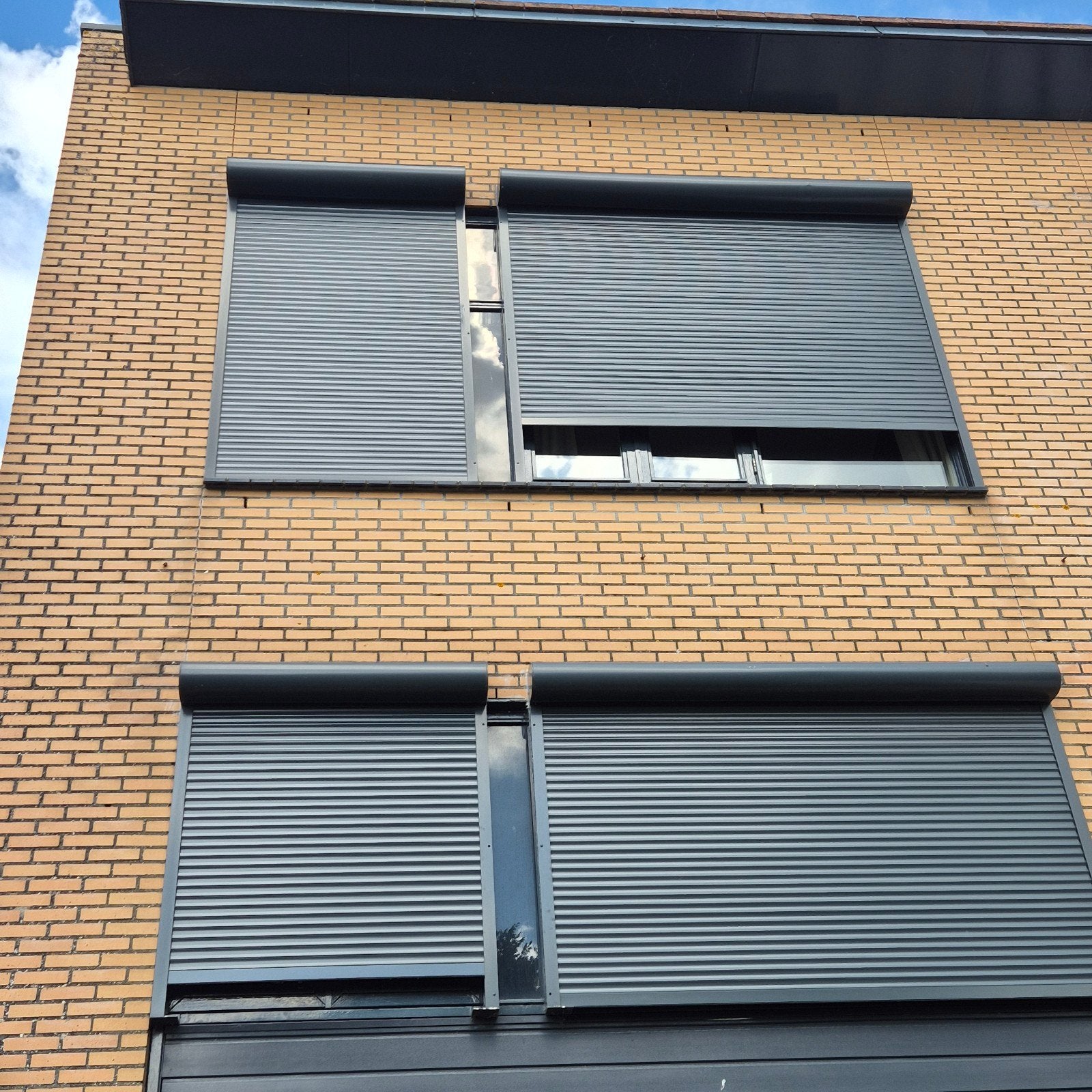 2x Alutech Rolluiken AR39 Antraciet (links), Doe-het-zelf en Verbouw, Rolluiken, Ophalen, Gebruikt, 100 tot 150 cm, 200 cm of meer