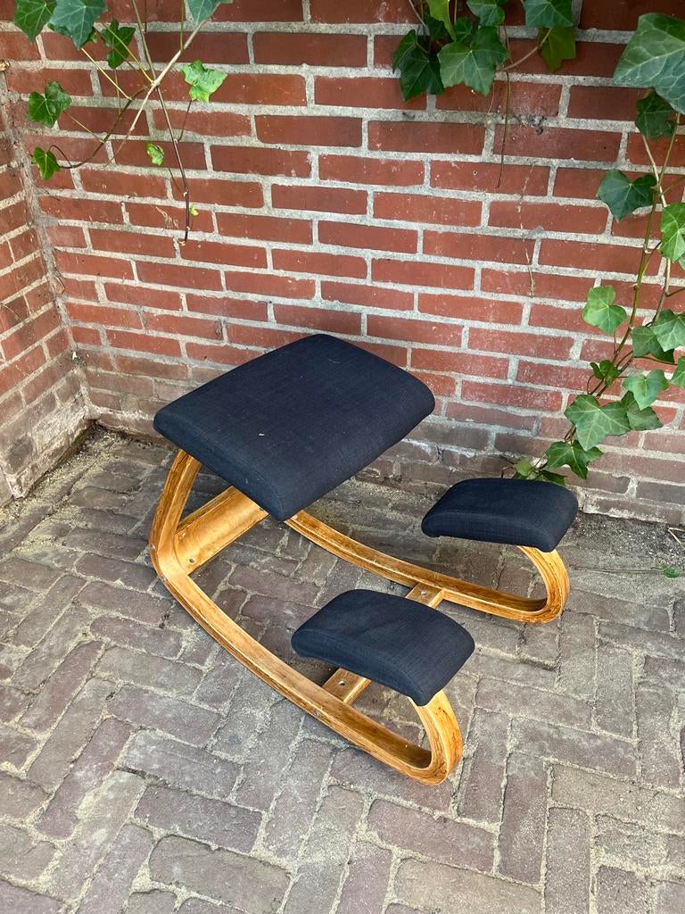 Ergonomische kniestoel - Zwart met houten frame, Ophalen, Gebruikt, Zwart, Eén