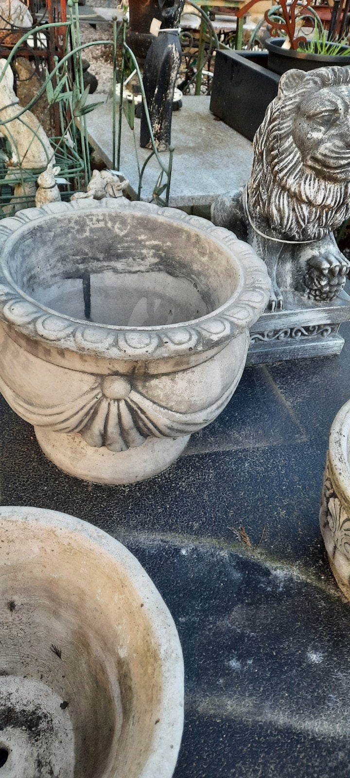 Decoratieve bloempot van beton/steen, Gebruikt, Rond, Minder dan 40 cm, Binnen