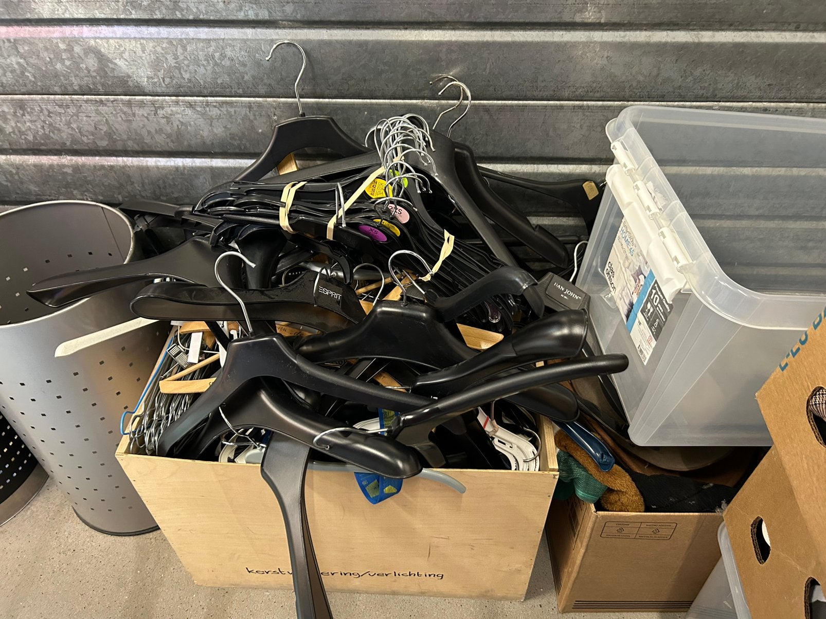 GRATIS af te halen: kledinghangers / kleerhangers, Ophalen, Zo goed als nieuw, Kinderen