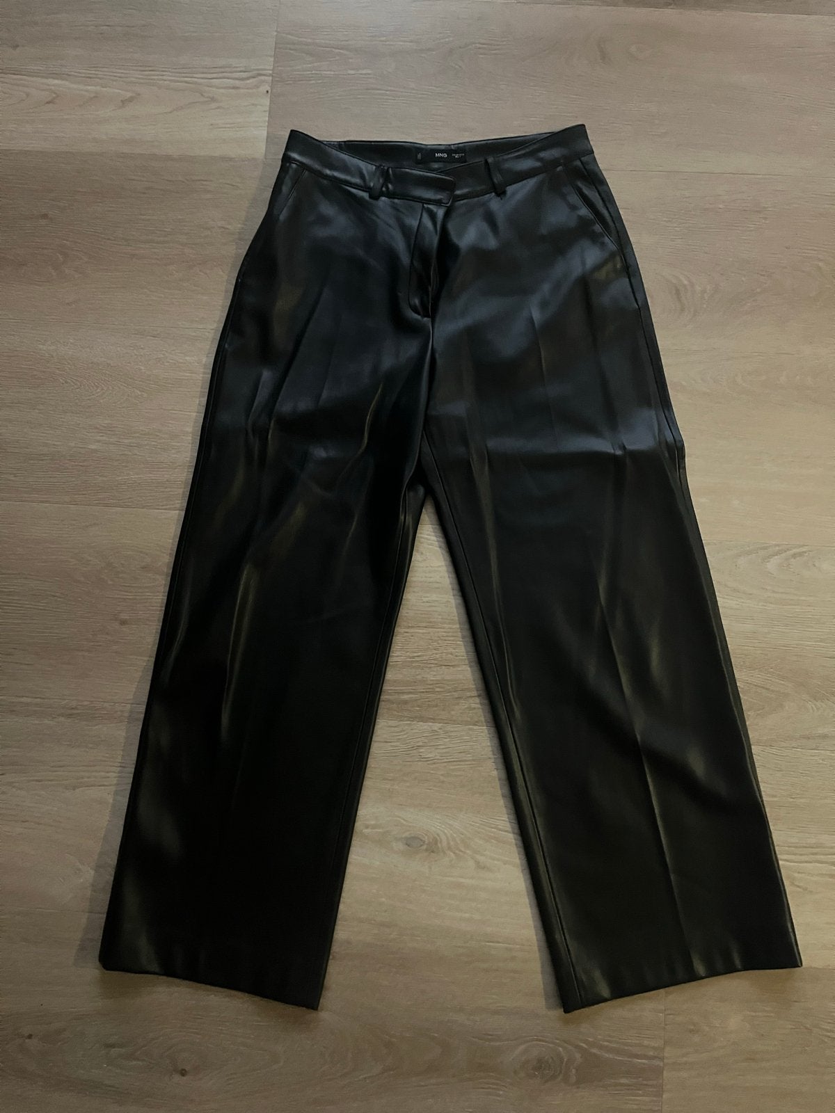 MNG Zwarte Wide Leg Faux Leren Broek Maat L, Maat 38/40 (M), Zwart, Ophalen of Verzenden, Zo goed als nieuw