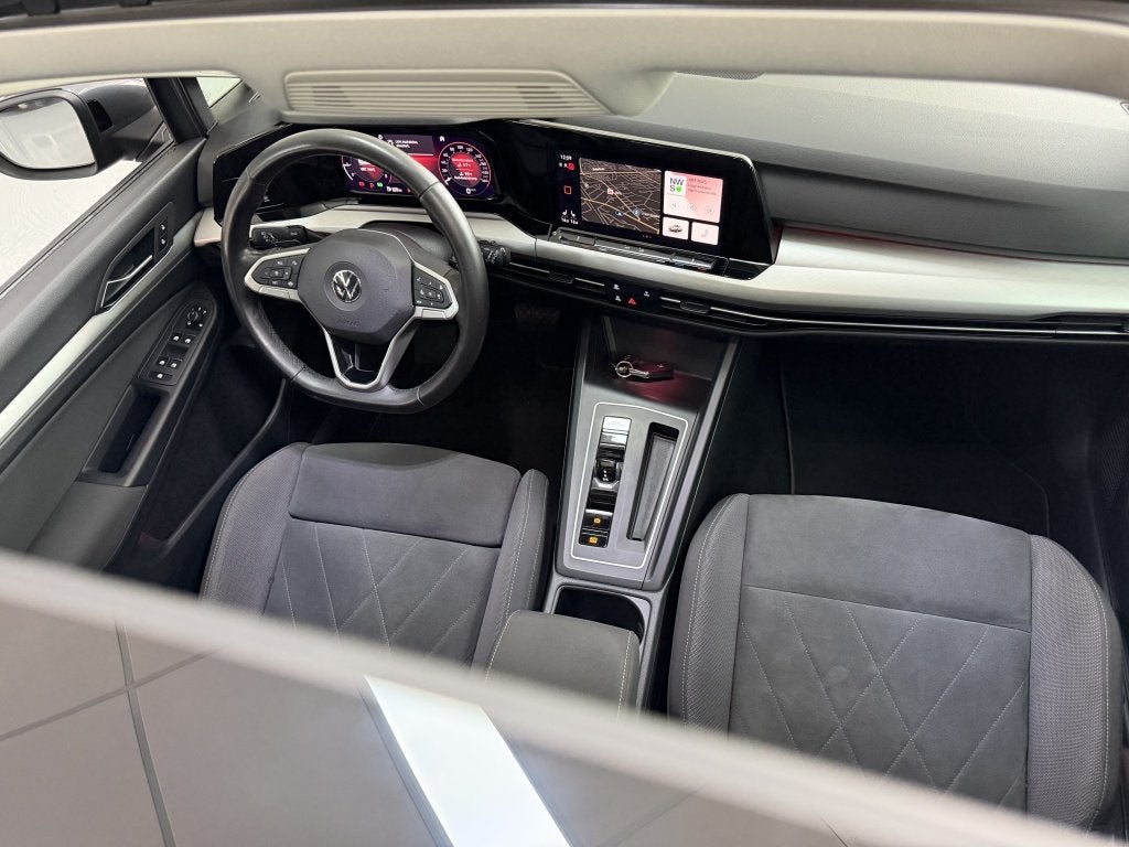 Volkswagen Golf 1.5 eTSI Life PANO MASSAGE TREKHAAK IQ, Dealer onderhouden, 4 cilinders, 150 pk, Alcantara