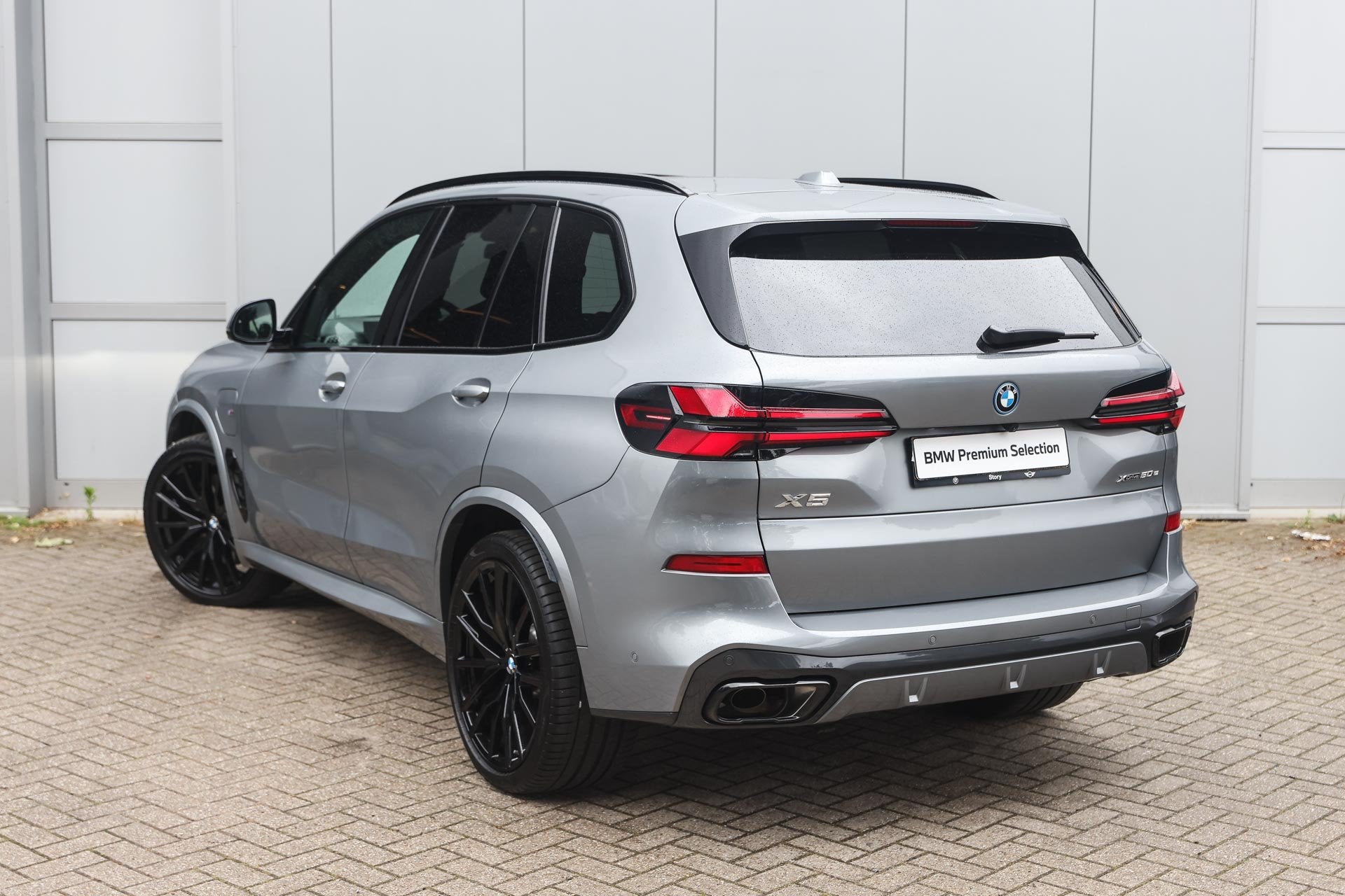 BMW X5 xDrive50e M Sport Automaat / Panoramadak Sky Lounge /, Gebruikt, 2395 kg, Met garantie (alle), Bedrijf