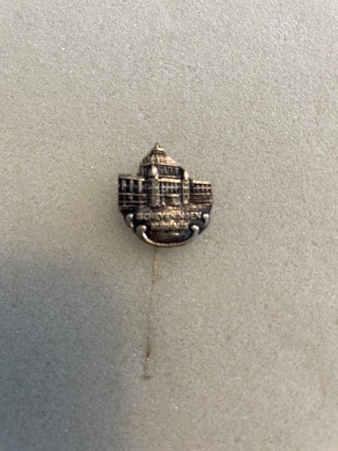 speldje Kurhaus Scheveningen, Verzamelen, Speldjes, Pins en Buttons, Ophalen of Verzenden, Zo goed als nieuw, Overige onderwerpen
