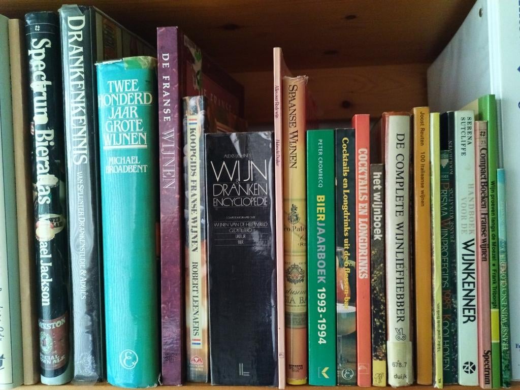 Collectie Wijn- en Bierboeken: Van Gidsen tot Encyclopedieën, Ophalen, Gelezen, Diverse auteurs, Nederland