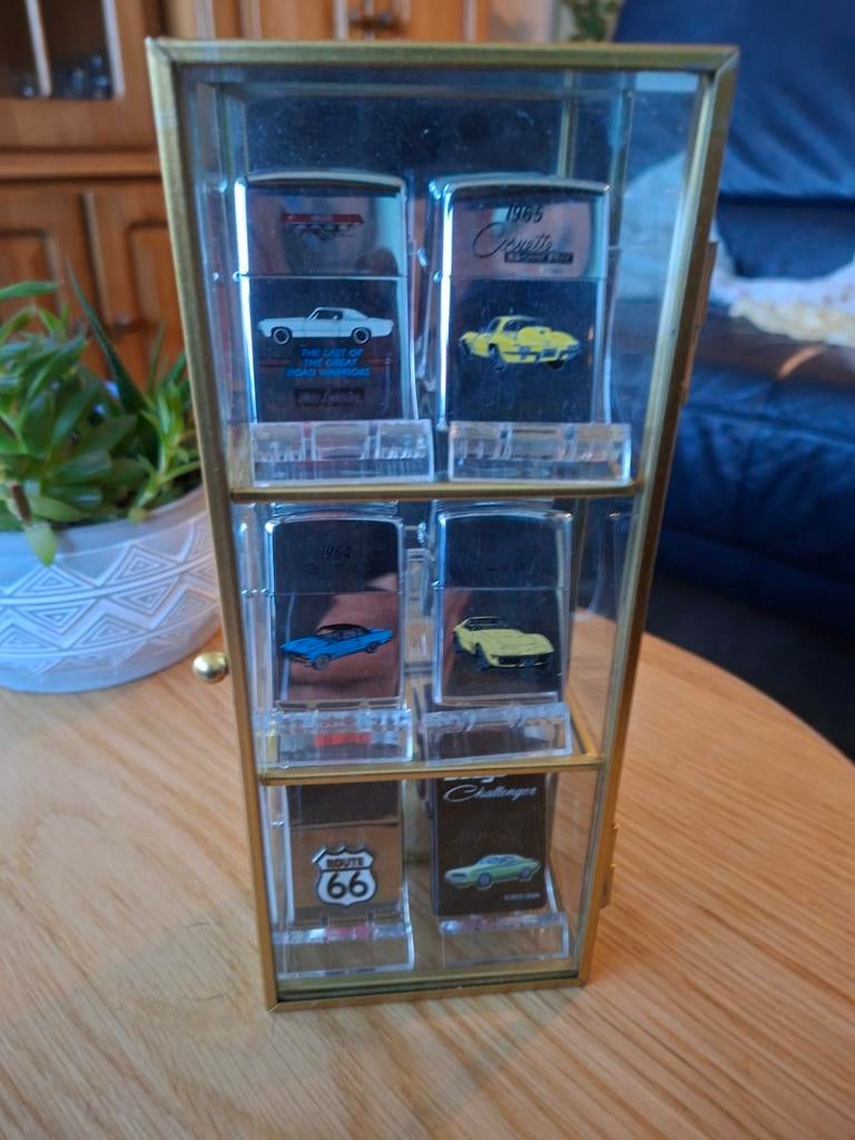 Zippo vitrine, Ophalen of Verzenden, Zo goed als nieuw, Aansteker