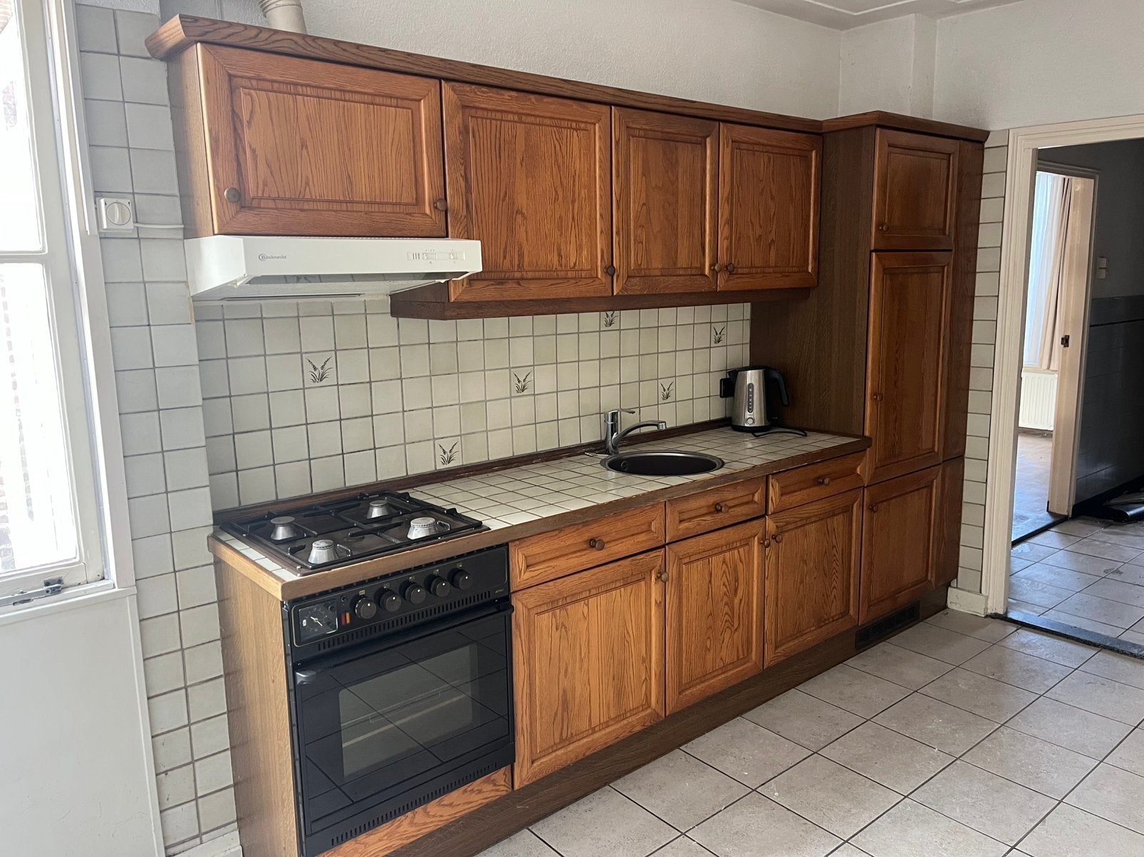 Keuken met bruine houten deurtjes, Huis en Inrichting, Ophalen, Gebruikt, Bruin, Graniet of Steen