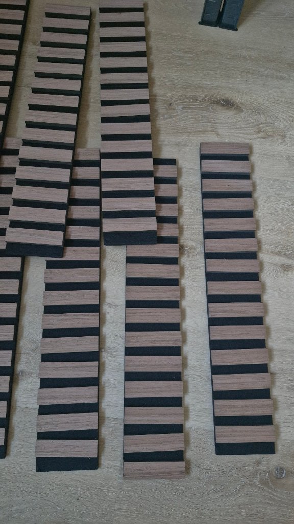 Reststukken akoestische wandpanelen– houtlook met zwart vilt, Ophalen, Nieuw