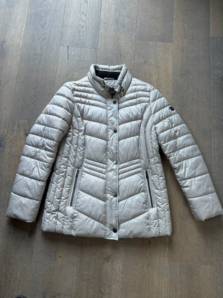 273 Dames winterjas maat 38, Maat 38/40 (M), Beige, Ophalen of Verzenden, Zo goed als nieuw