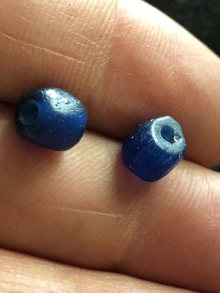 Bodemvondst Italia ROMEINSE blauwe glaskralen zeer fraai., Antiek en Kunst, Ophalen of Verzenden