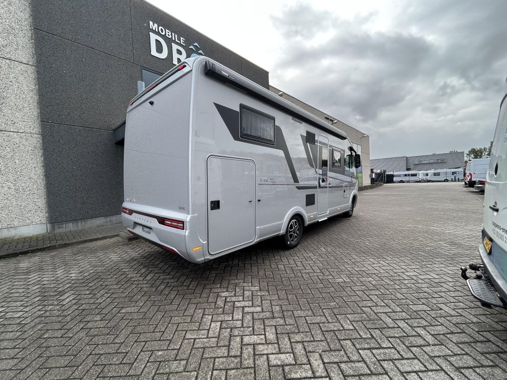 Adria Sonic Supreme 700DL full options. 2026 model, Caravans en Kamperen, Campers, Integraal, Luifel, Fiat, Vloeistofverwarming