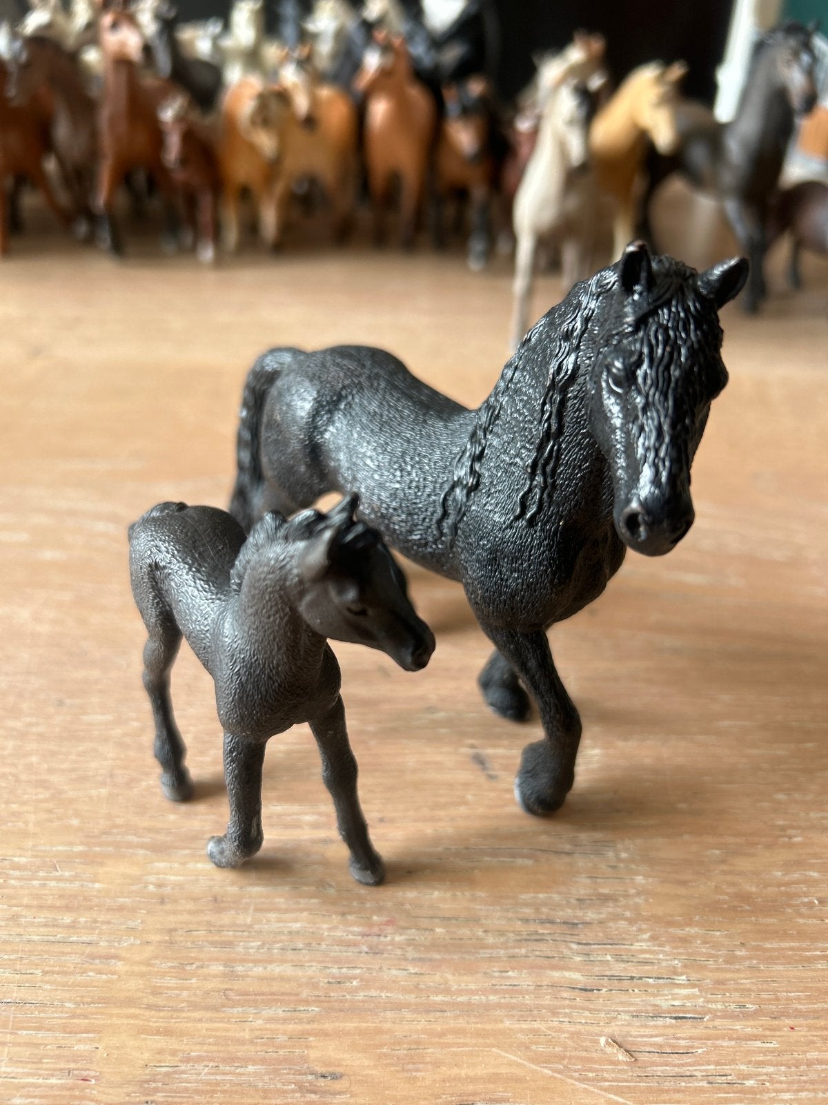 Schleich Friese merrie en veulen (13906 & 13977), Ophalen of Verzenden, Gebruikt
