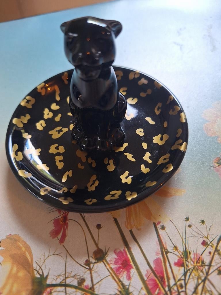 Zwart sieraden schaaltje met gouden panterprint en kat, Gebruikt, Porselein of Keramiek, Schaal, Rond