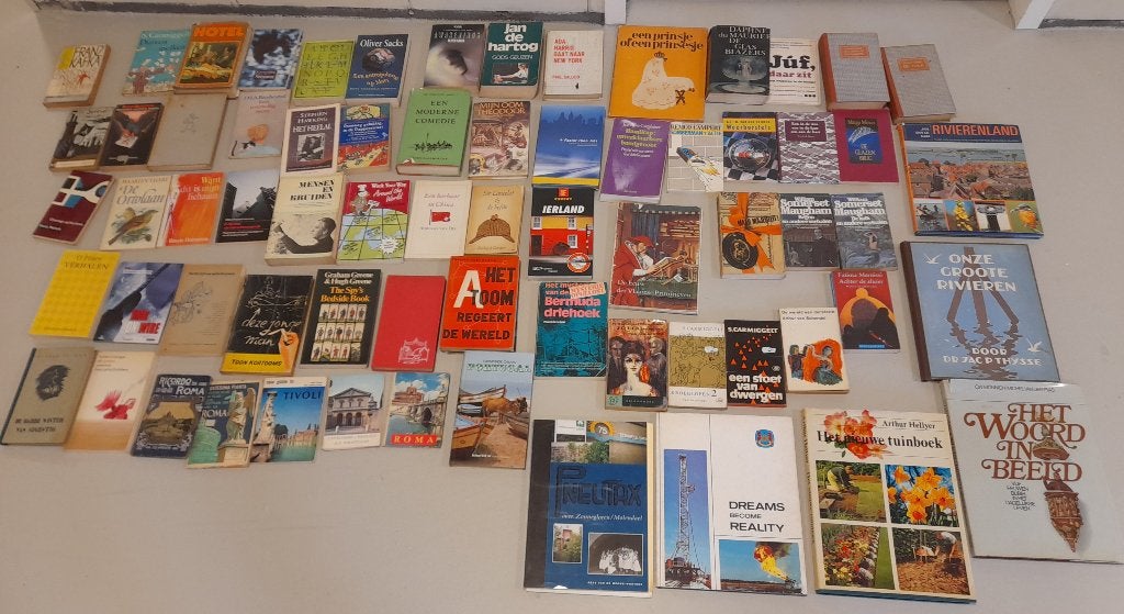 2 dozen met diverse oudere boeken ophalen in Leusden, Ophalen, Gelezen, Verschillende onderwerpen