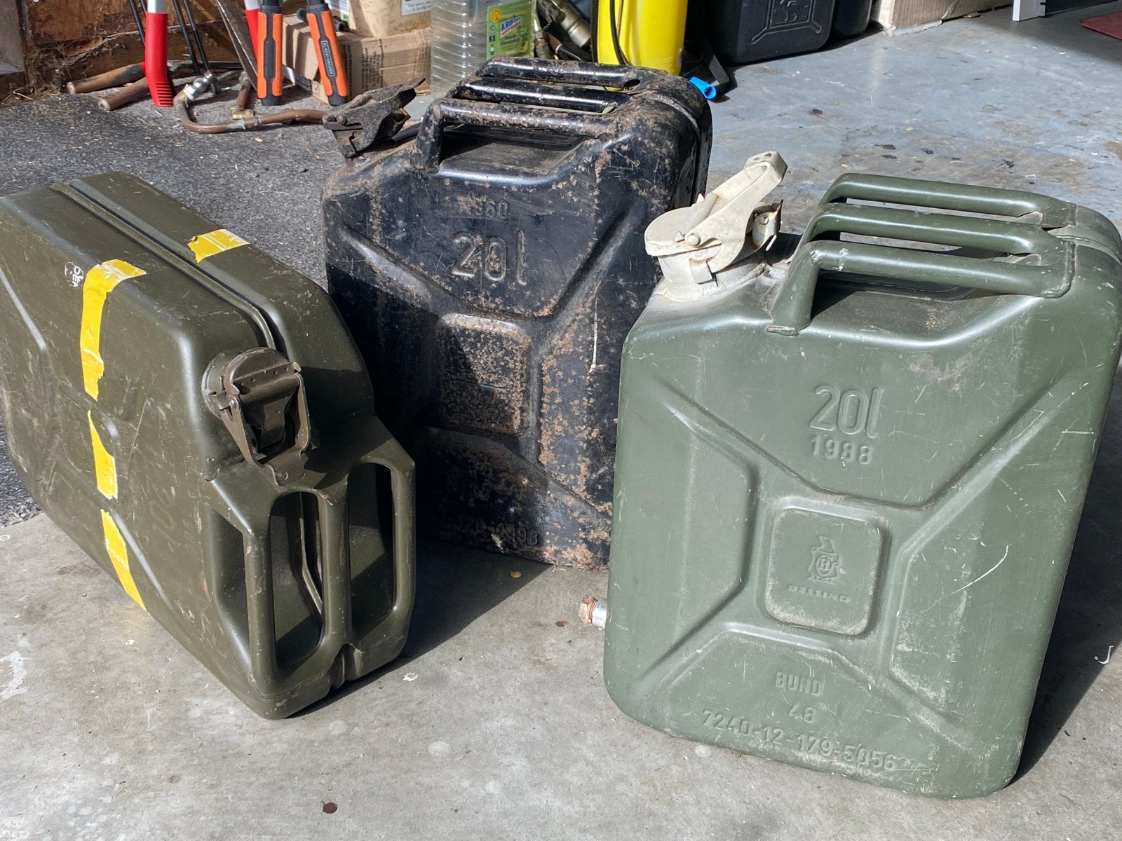Set van 3 militaire jerrycans - 20 liter, Auto diversen, Ophalen of Verzenden
