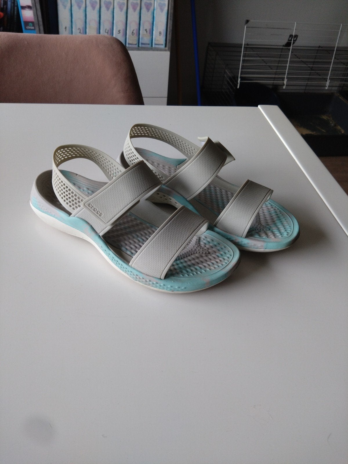 Crocs dames sandalen maat 37 grijs met blauw, Kleding | Dames, Schoenen, Ophalen, Sandalen of Muiltjes, Crocs, Grijs