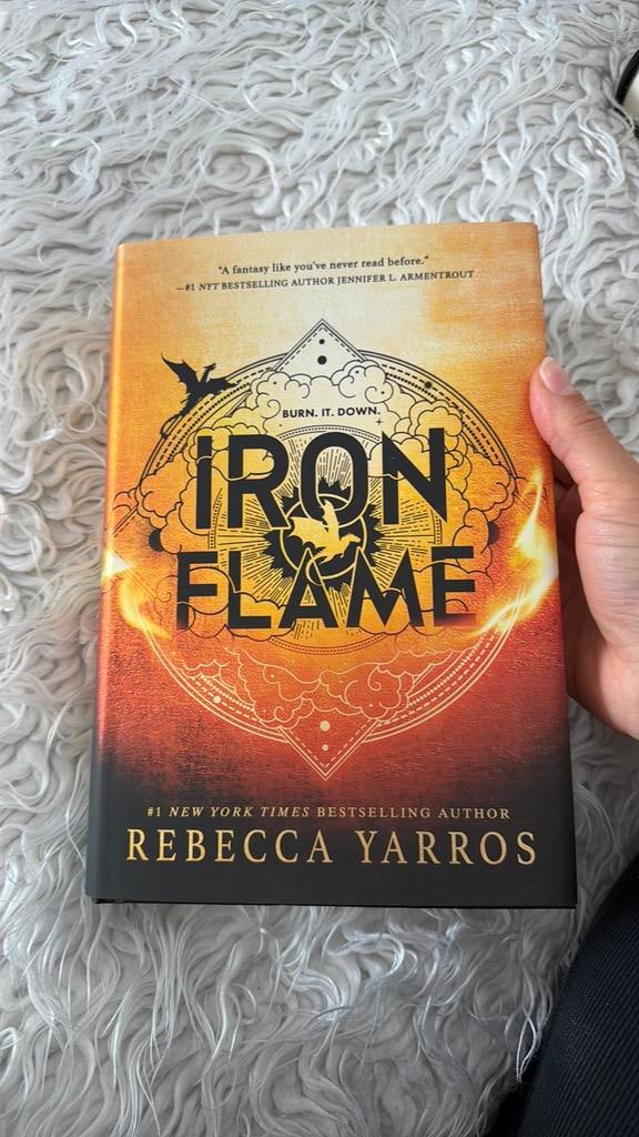 Iron flame engels hardcover Rebecca yarros deel 2, Ophalen of Verzenden, Zo goed als nieuw