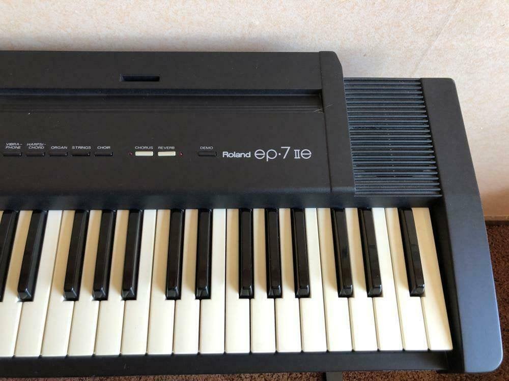 ROLAND ELEKTRISCHE PIANO, Ophalen, Zwart, Digitaal, Zo goed als nieuw