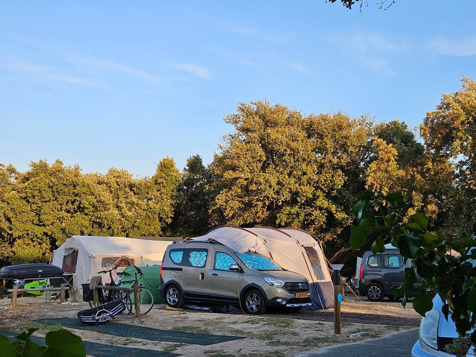 Minicamper benzine!, Dacia Dokker 2020, airco, cruise contr, Buscamper of Camperbus, Volkswagen, Tot en met 2, Elektrische ramen