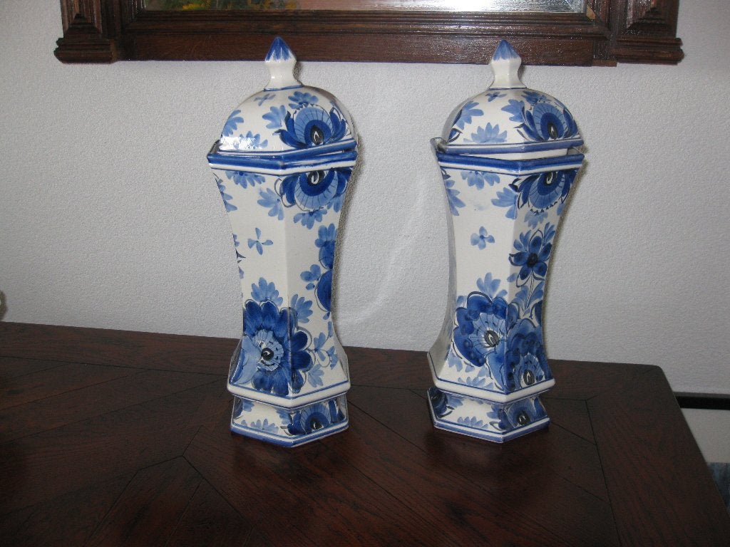 Twee Delfts Blauwe vazen met deksel. In uitstekende staat., Antiek en Kunst, Ophalen of Verzenden