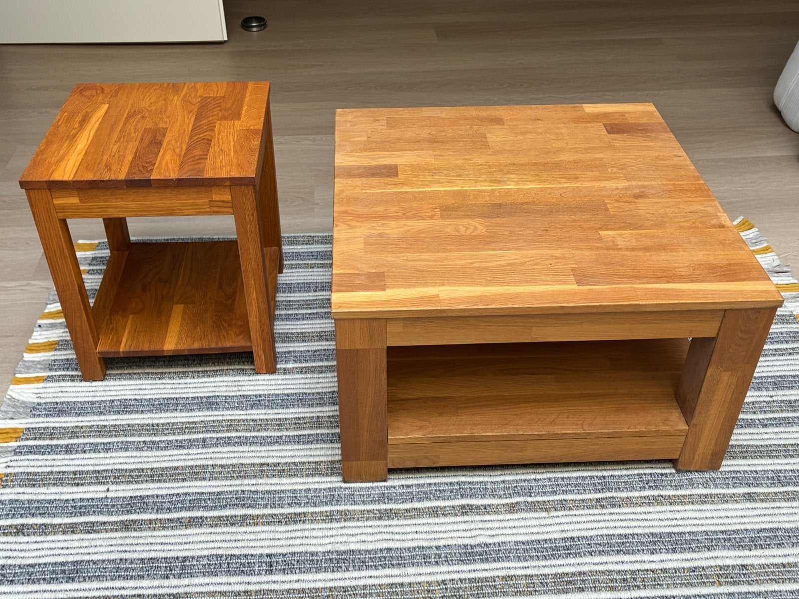 Eiken salon/bijzettafel. 40x40 en 70x70, Ophalen, Minder dan 50 cm, 50 tot 100 cm, Zo goed als nieuw