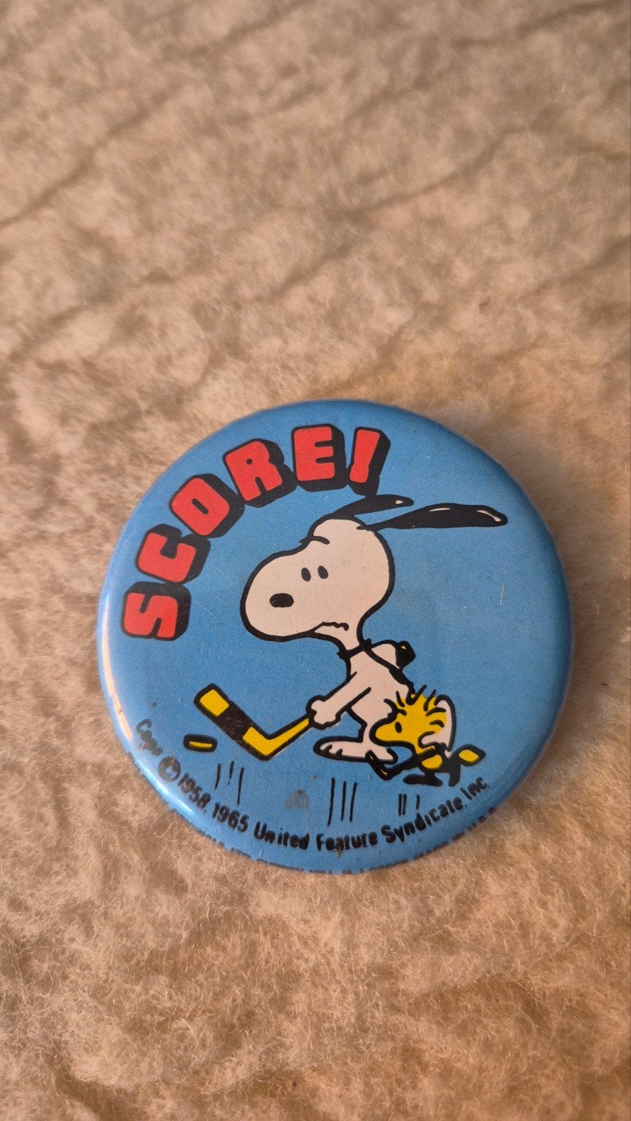 Snoopy score button vintage, Verzamelen, Speldjes, Pins en Buttons, Ophalen of Verzenden, Gebruikt, Overige onderwerpen, Button