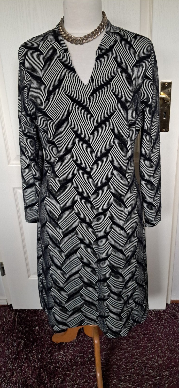 Kyra Jurk Maat 44 Zwart-Wit Polyester/Viscose/Elastaan, Kleding | Dames, Zwart, Maat 42/44 (L), Onbekend, Ophalen of Verzenden