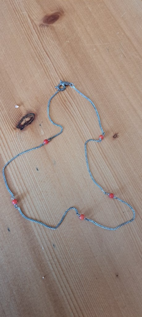 Zilveren kinder ketting met bloedkoralen, Ophalen of Verzenden, Zo goed als nieuw, Zilver, Zilver