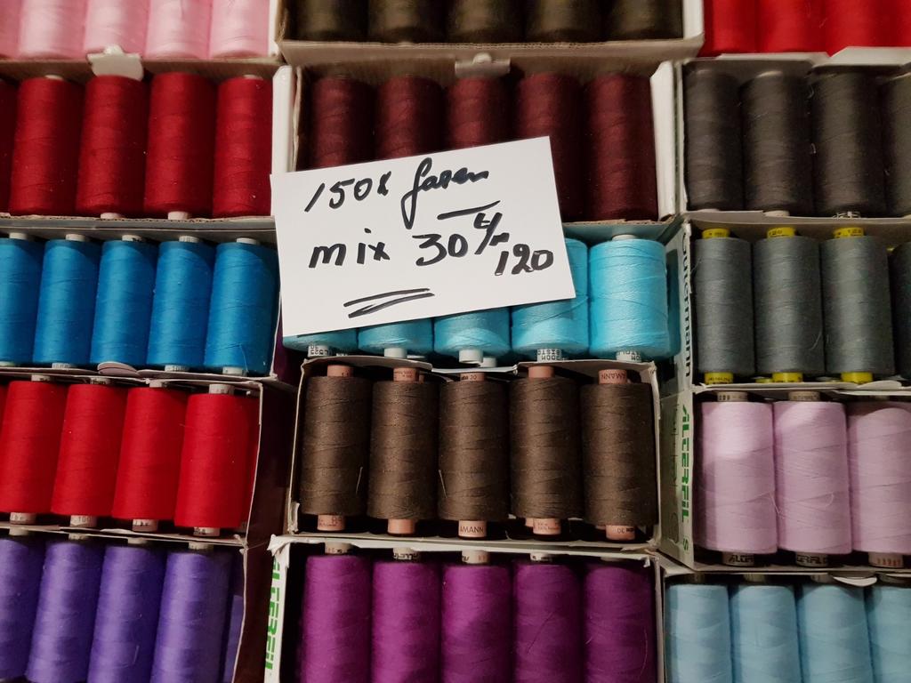 Nu deze 150 klossen garen o.a Gutermann Alterfils enz, Ophalen of Verzenden, Nieuw, Garen of Naald(en)
