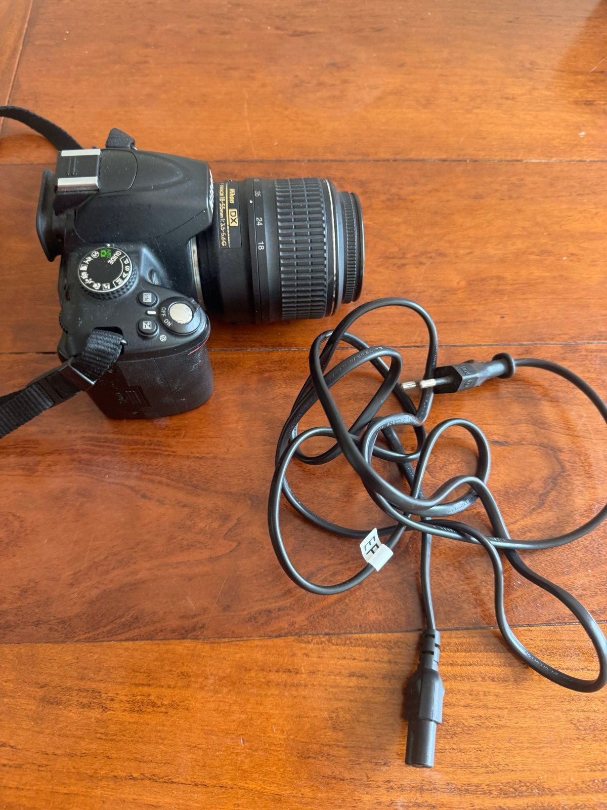 Nikon D3000 Spiegelreflexcamera met 18-55mm lens, Ingebouwde flitser, Gebruikt, Spiegelreflex, Oplader